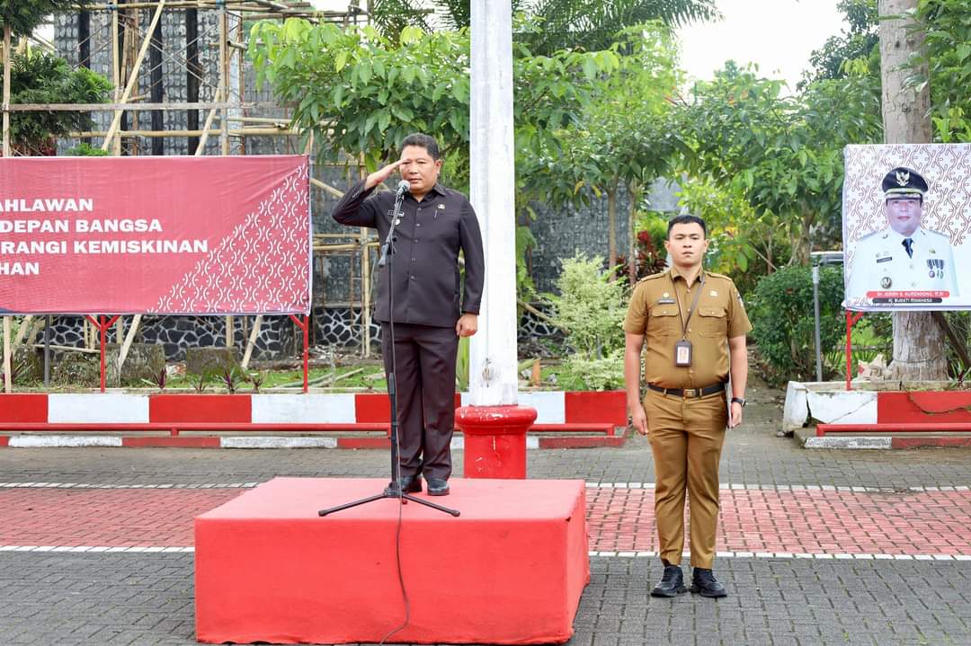 Pj Bupati Jemmy Kumendong Pembina Upacara Peringati Hari Pahlawan