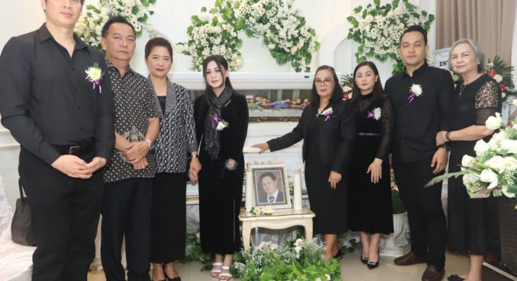 Caroll Senduk Bersama Istri Melayat Di Rumah Duka Keluarga Langitan